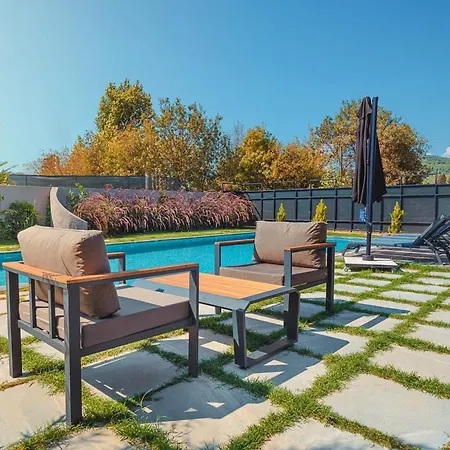 Sleeps 4 With Pool Air Con And Wifi Willa *