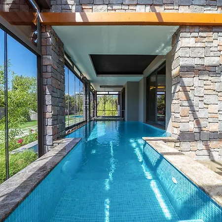 Sleeps 4 With Pool Air Con And Wifi Βίλα *
