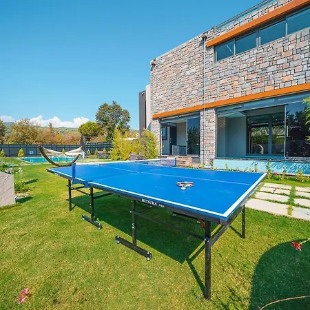 Βίλα Sleeps 4 With Pool Air Con And Wifi