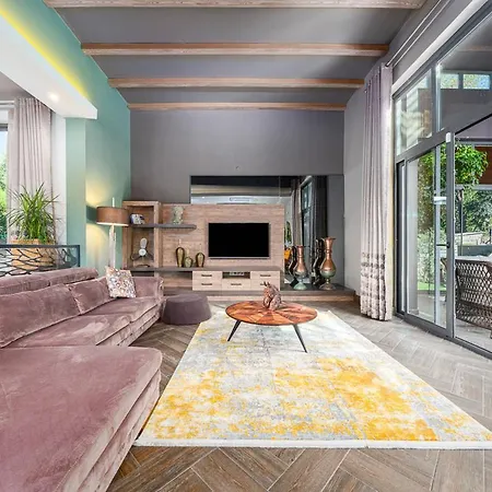Βίλα Sleeps 4 With Pool Air Con And Wifi *